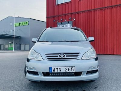 begagnad Toyota Avensis Verso 2.0 VVT-i