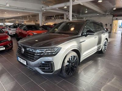 Grå Begagnad 2023 VW Touareg R SUV | 779 000 kr (Dyr)