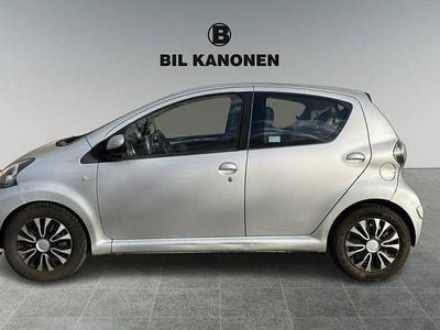 Silver Begagnad 2010 Toyota Aygo Halvkombi | 27 900 kr (Bra pris)
