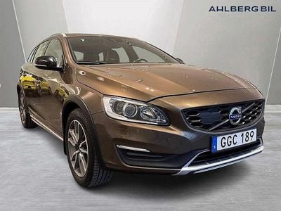 Brun Begagnad 2016 Volvo V60 CC Summum Kombi | 189 500 kr (Lite dyr)