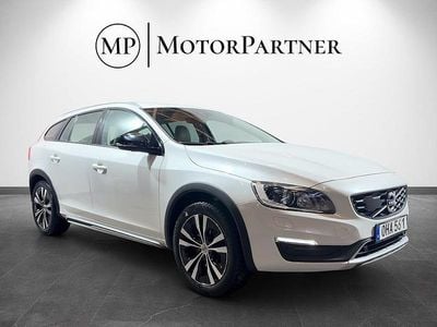 Vit Begagnad 2016 Volvo V60 CC Summum Kombi | 239 900 kr (Bra pris)