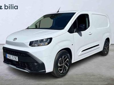 Vit Begagnad 2024 Toyota Proace City City Minibuss | 374 875 kr (Marknadspris)