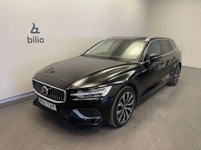 Svart Begagnad 2022 Volvo V60 Core Kombi | 369 500 kr (Marknadspris)