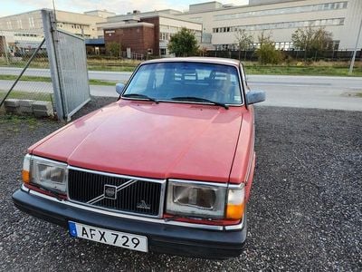 Röd Begagnad 1988 Volvo 240 Sedan | 24 500 kr