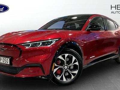 Röd Begagnad 2021 Ford Mustang Mach-E Standard Range SUV | 349 900 kr (Marknadspris)
