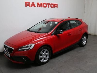 Passion red solid Begagnad 2019 Volvo V40 CC Kombi | 229 800 kr (Marknadspris)