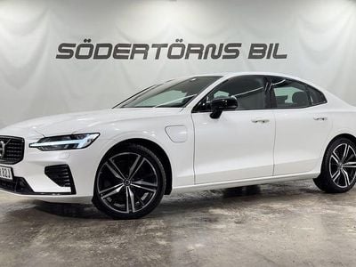 Vit pearl metallic Begagnad 2021 Volvo S60 R-Design Sedan | 364 900 kr (Lite dyr)