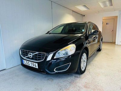 Svart Begagnad 2011 Volvo V60 Summum Kombi | 74 900 kr (Marknadspris)