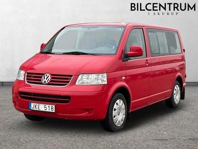 Röd Begagnad 2008 VW Caravelle Comfortline Minibuss | 99 900 kr