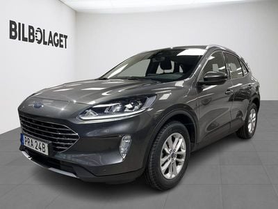Grå Begagnad 2022 Ford Kuga Titanium SUV | 194 800 kr (Marknadspris)