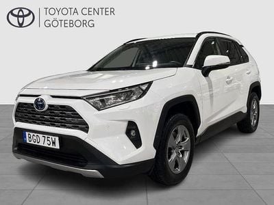 Vit Begagnad 2022 Toyota RAV4 Hybrid Active SUV | 339 900 kr (Marknadspris)