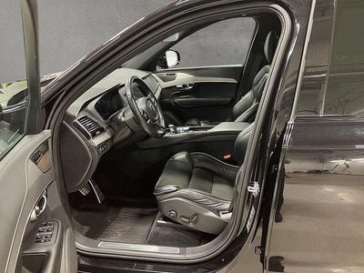 Svart Begagnad 2021 Volvo XC90 R-Design SUV | 489 000 kr (Marknadspris)