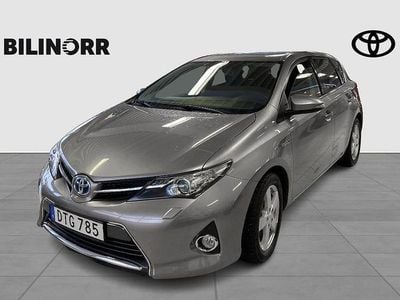 Begagnad Toyota Auris Hybrid Edition 137 HK (100 kW) 2014 Brun Halvkombi