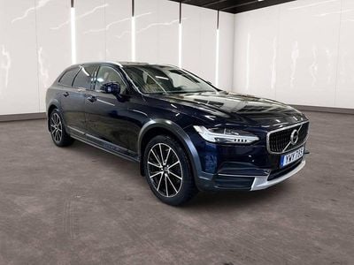 Blå Begagnad 2019 Volvo V90 CC Momentum Kombi | 269 900 kr (Bra pris)
