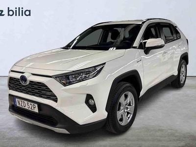 Super white (040) Begagnad 2021 Toyota RAV4 Hybrid Active SUV | 339 900 kr (Marknadspris)