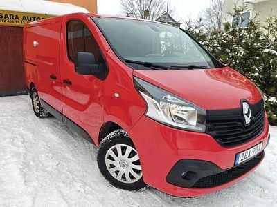 Begagnad Renault Trafic 125 HK (91 kW) 2018 Röd Minibuss