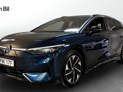 Blå (aquamarine blue metallic) Begagnad 2024 VW ID.7 Pro Kombi | 499 500 kr (Bra pris)