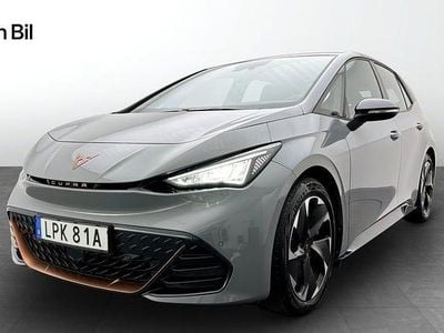 Ljusgrå Begagnad 2023 Cupra Born e-Boost Halvkombi | 274 900 kr (Marknadspris)