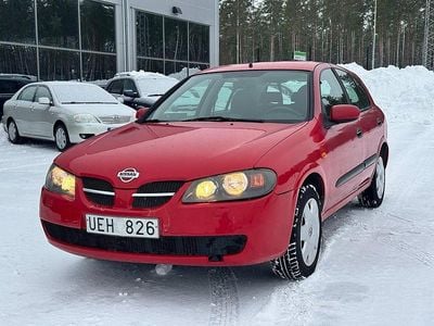Begagnad Nissan Almera 116 HK (85 kW) 2003 Röd Halvkombi