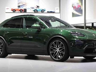 Grön Ny 2025 Porsche Macan 4 Electric SUV | 1 069 000 kr