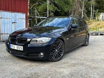 Begagnad BMW 320 177 HK (130 kW) 2010 Black sapphire Kombi