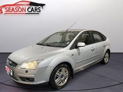 Begagnad Ford Focus 101 HK (74 kW) 2006 Grå Halvkombi
