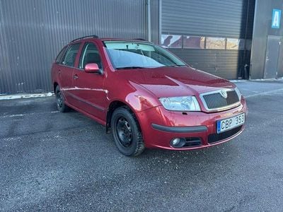 Mörkröd Begagnad 2006 Skoda Fabia Kombi | 29 900 kr (Bra pris)