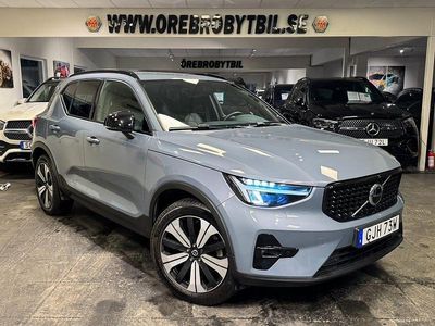 Grå Begagnad 2023 Volvo XC40 Plus SUV | 349 900 kr (Marknadspris)