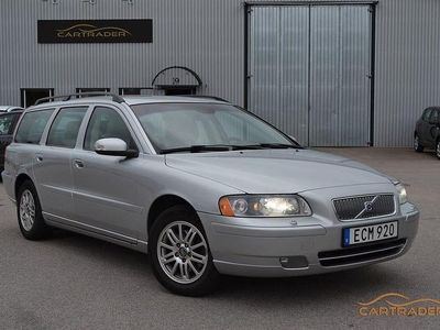 Ljusgrå (grå) Begagnad 2008 Volvo V70 Momentum Kombi | 64 900 kr (Marknadspris)