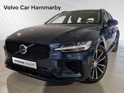 Blå Begagnad 2024 Volvo V60 Plus Kombi | 437 400 kr (Marknadspris)