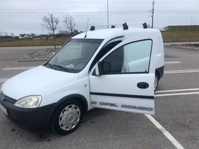 begagnad Opel Combo Praktisk och välvårdad för företag eller privat