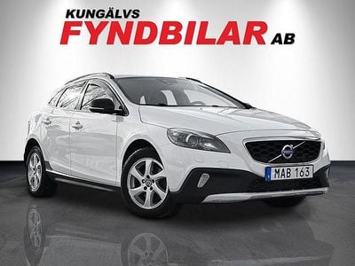 Begagnad Volvo V40 Momentum 114 HK (83 kW) 2014 Vit Halvkombi