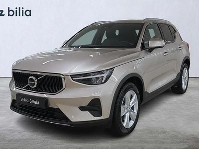 Grå Begagnad 2023 Volvo XC40 Core SUV | 359 000 kr (Marknadspris)