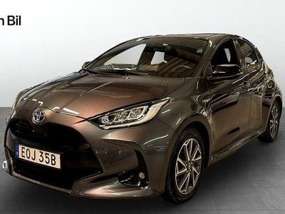 Mörkgrå Begagnad 2021 Toyota Yaris Hybrid Style Halvkombi | 209 900 kr (Marknadspris)