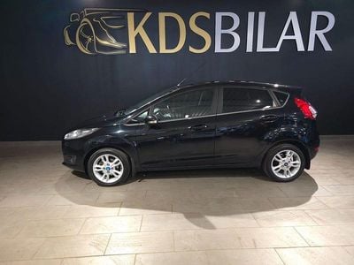 Begagnad Ford Fiesta Titanium 101 HK (74 kW) 2015 Svart Halvkombi
