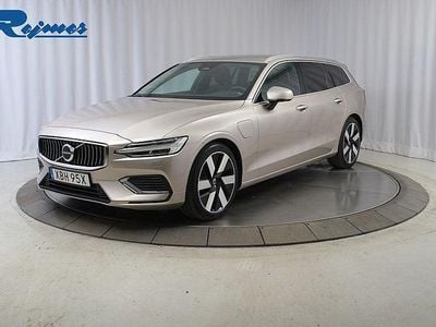 Ljusgrå Begagnad 2022 Volvo V60 Core Kombi | 399 900 kr (Marknadspris)