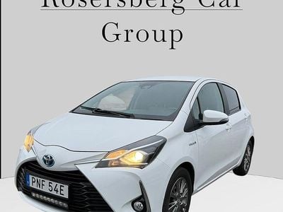 Vit Begagnad 2019 Toyota Yaris Hybrid Halvkombi | 104 900 kr (Marknadspris)