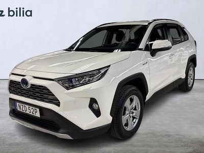 Vit Begagnad 2021 Toyota RAV4 Hybrid Active SUV | 339 900 kr (Marknadspris)