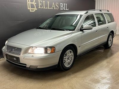 begagnad Volvo V70 2.4 Kinetic 140hk KREM-BYTT 3 BRUKARE VÄLSKÖTT