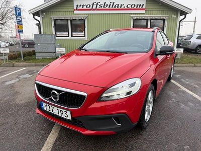 Röd Begagnad 2018 Volvo V40 CC Momentum Kombi | 194 900 kr (Marknadspris)