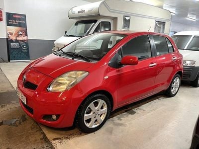 Röd Begagnad 2011 Toyota Yaris Halvkombi | 42 000 kr (Marknadspris)