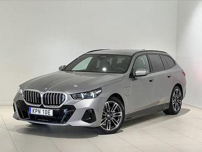 Grå Begagnad 2026 BMW 530e M Sport Kombi | 669 000 kr