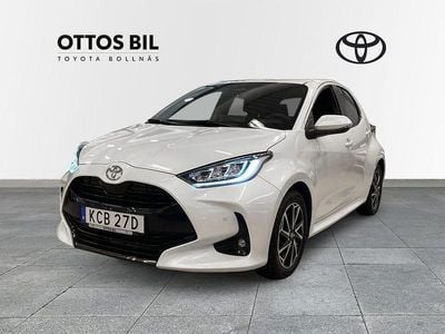 Vit Begagnad 2024 Toyota Yaris Hybrid Style Halvkombi | 279 000 kr