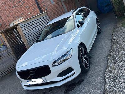 Begagnad 2019 Volvo V90 Momentum Kombi | 220 000 kr (Marknadspris)
