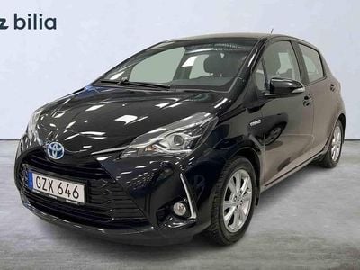 Begagnad Toyota Yaris Hybrid 2019 Svart Halvkombi