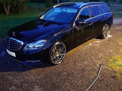 Deep black solid Begagnad 2016 Mercedes E220 Kombi | 129 900 kr