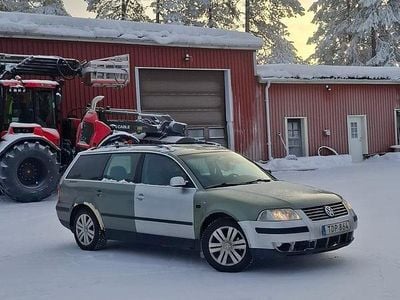 Flerfärgad Begagnad 2002 VW Passat | 15 000 kr