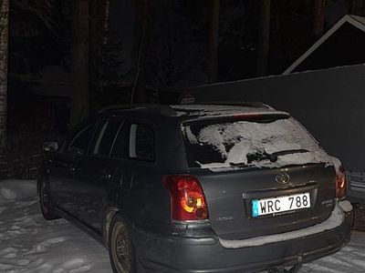Begagnad 2005 Toyota Avensis Kombi | 22 000 kr