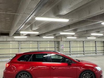 Begagnad Seat Leon ST 4Drive 300 HK (220 kW) 2019 Röd metallic Kombi