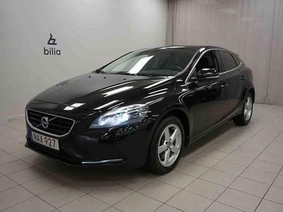 Svart Begagnad 2016 Volvo V40 Halvkombi | 139 900 kr (Marknadspris)